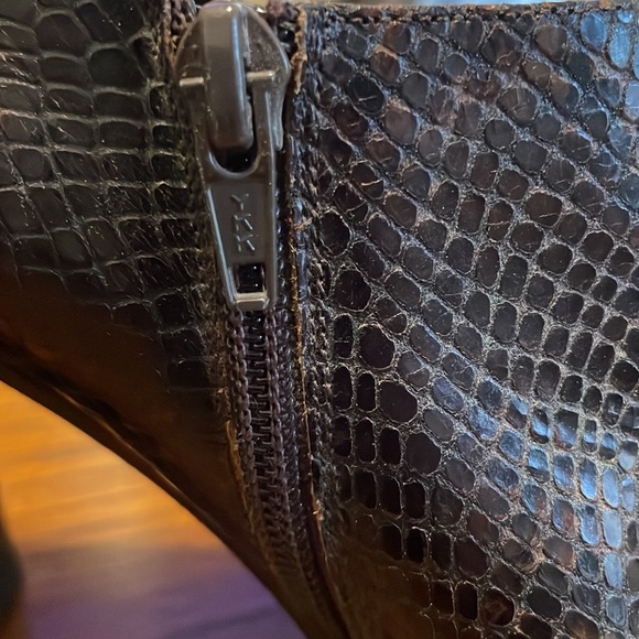 Via spiga snake skin textured booties made in Italy size 8Narrow - Picture 5 of 10